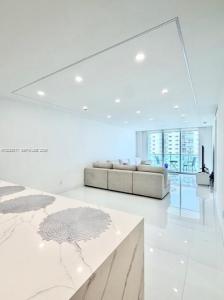 19390 Collins Ave 908, Sunny Isles Beach, Florida 33160, USA
