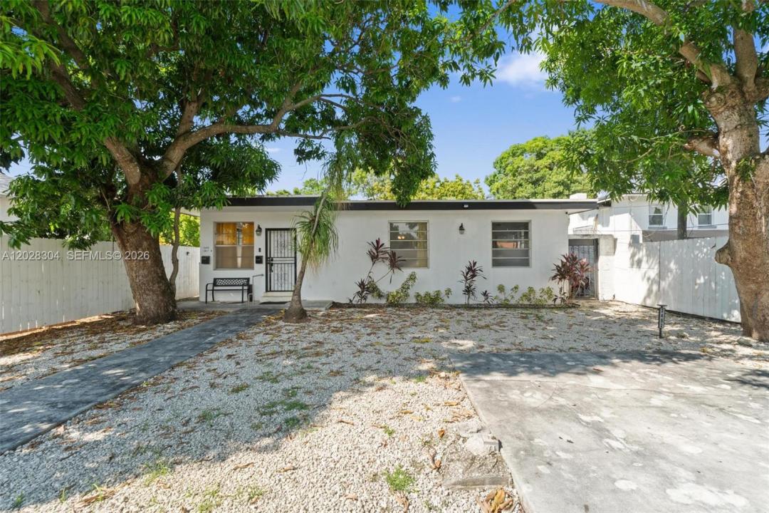 2453 SW 17th St, Miami, Florida 33145, USA