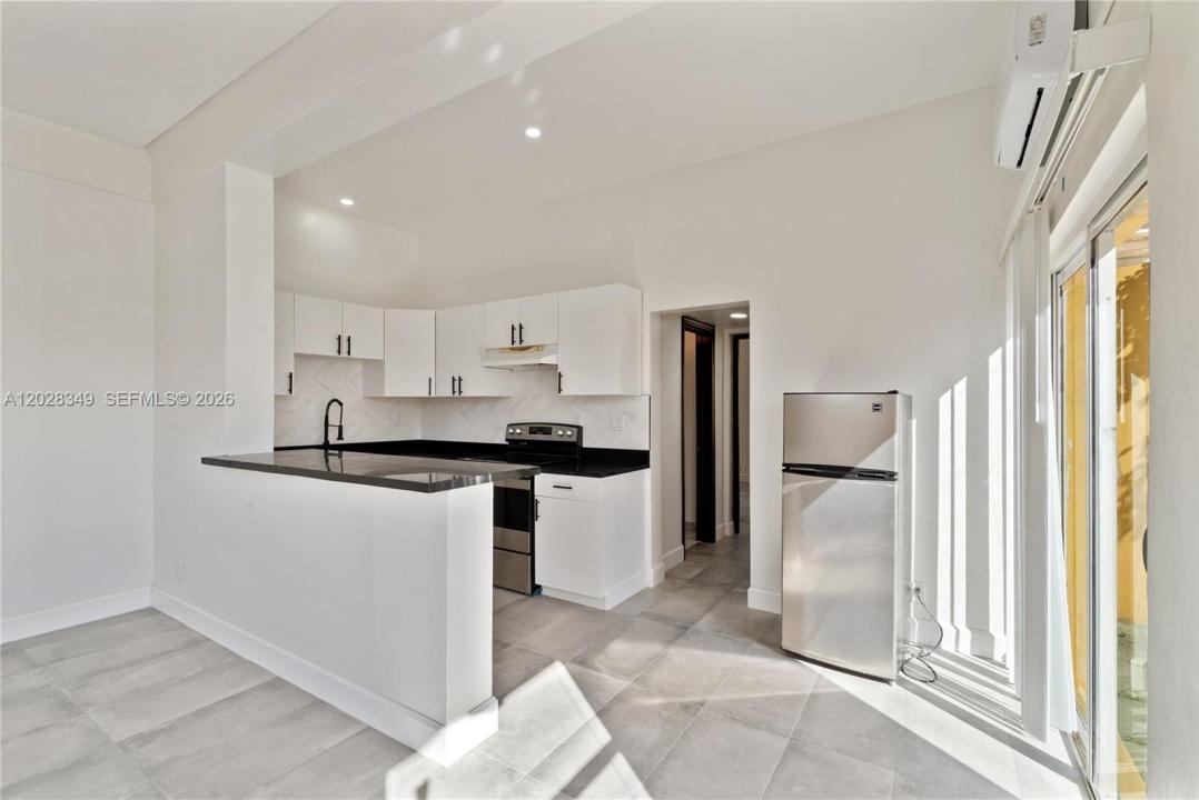 2204 Mckinley St 2, Hollywood, Florida 33020, USA