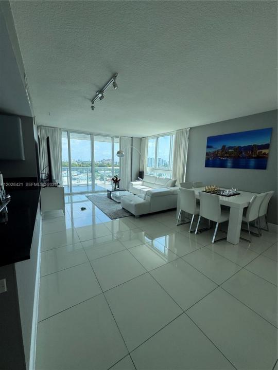 1861 NW S River Dr 906, Miami, Florida 33125, USA