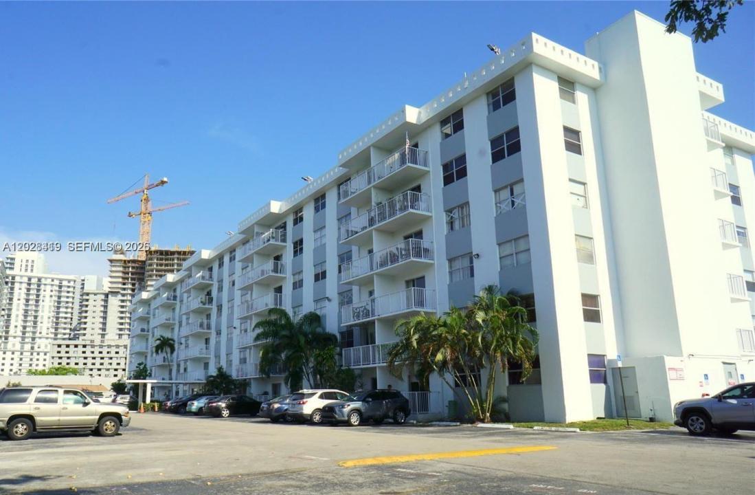 16465 NE 22nd Avenue 206, North Miami Beach, 플로리다 33160, 미국