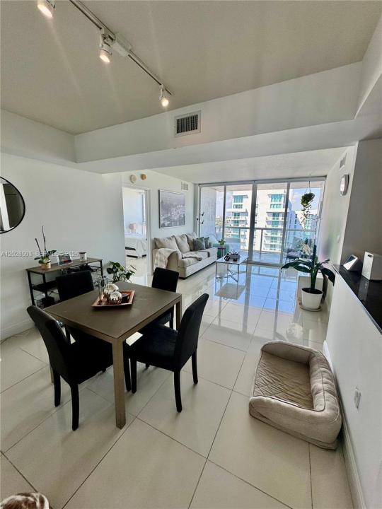 1861 NW S River Dr 2201, Miami, Florida 33125, USA