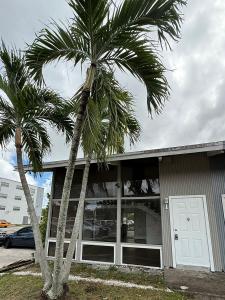 14310 NE 5th Pl, Miami, Florida 33161, USA