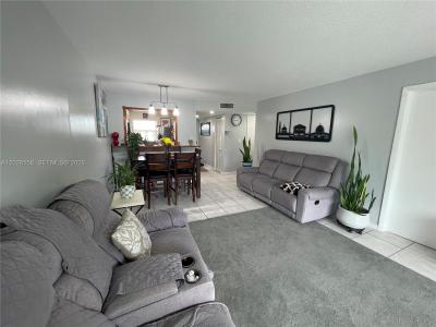 9281 Sunrise Lakes Blvd 209, Sunrise, Florida 33322, USA