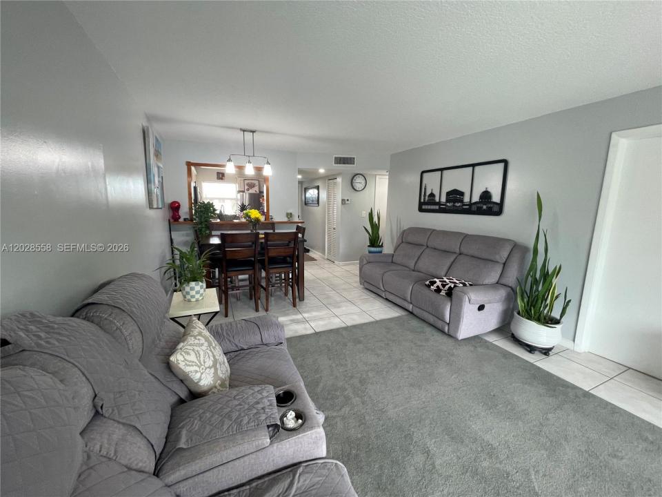 9281 Sunrise Lakes Blvd 209, Sunrise, Floryda 33322, USA