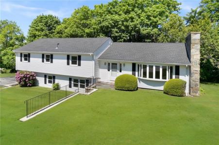 7 Westwood Drive, Portsmouth, Rhode Island 02871, USA