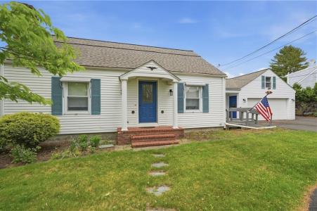 24 Seymour Street Street, Warren, Rhode Island 02885, USA