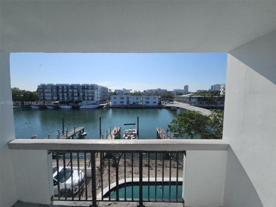 8101 Crespi Blvd 304, Miami Beach, Florida 33141, Stati Uniti