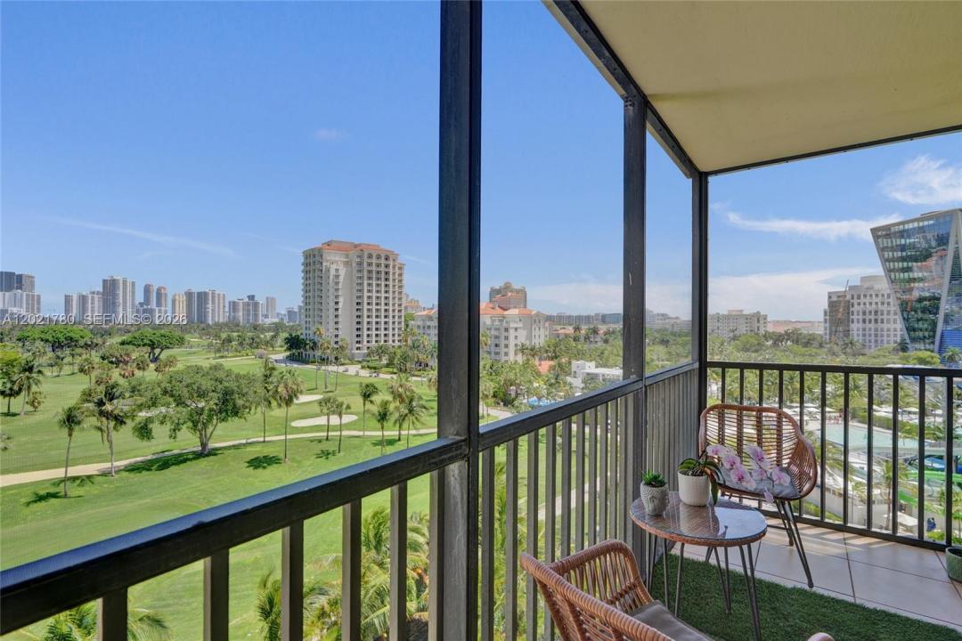 20335 W Country Club Dr 809, Aventura, Florida 33180, USA