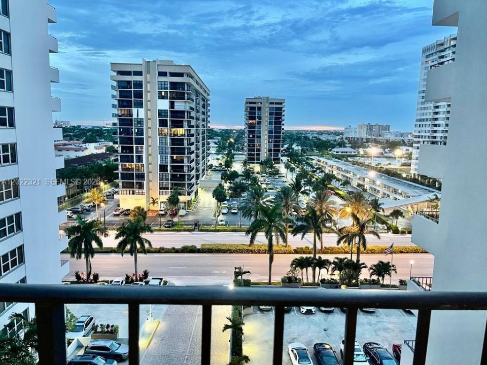 2030 S Ocean Dr 801, Hallandale Beach, Florida 33009, USA
