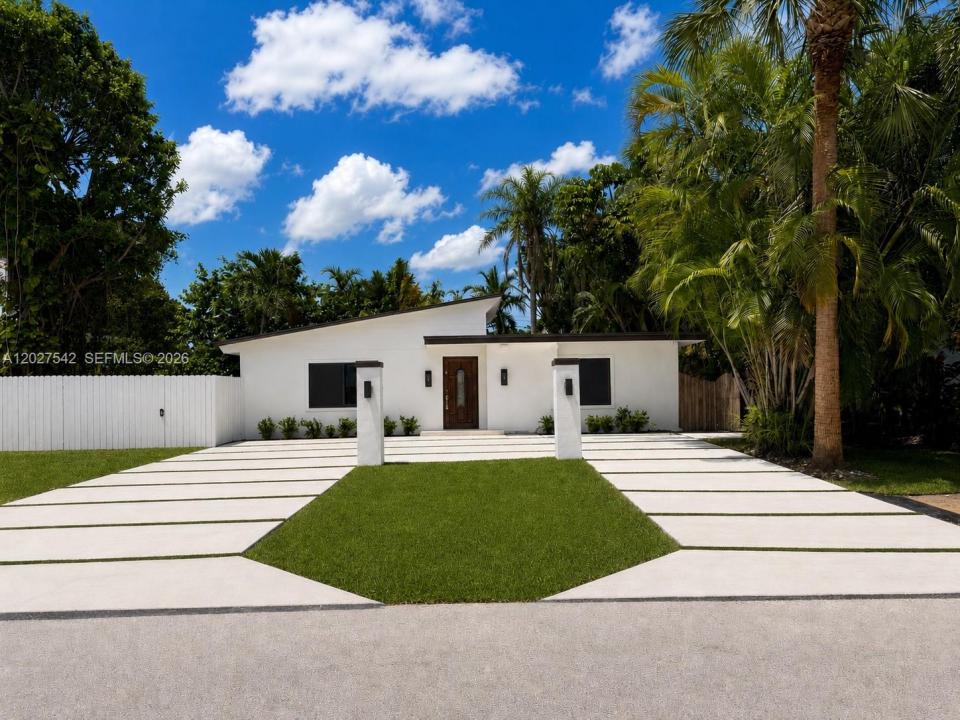 2627 NE 213th St, Miami, Floride 33180, États-Unis
