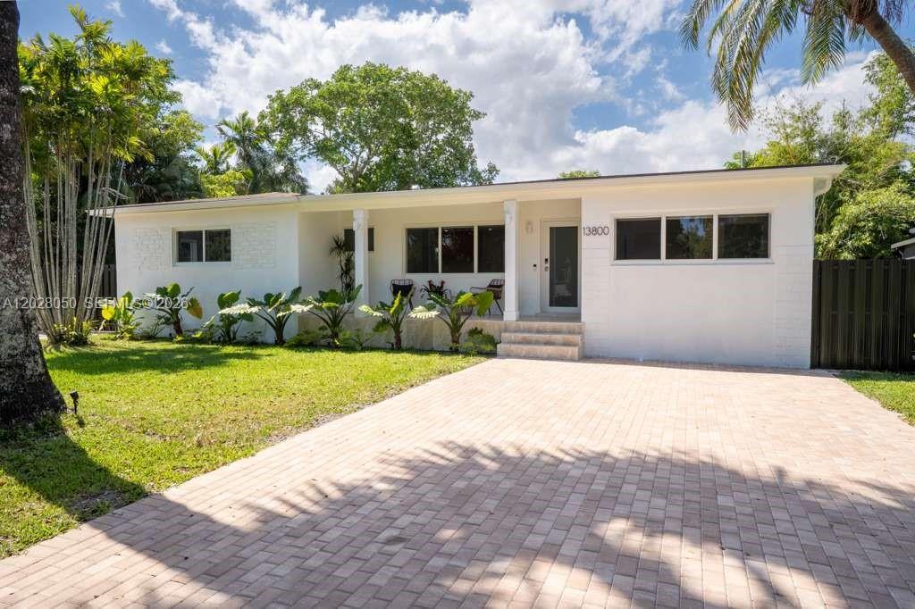 13800 NE 1st Ave, Miami, Florida 33161, USA