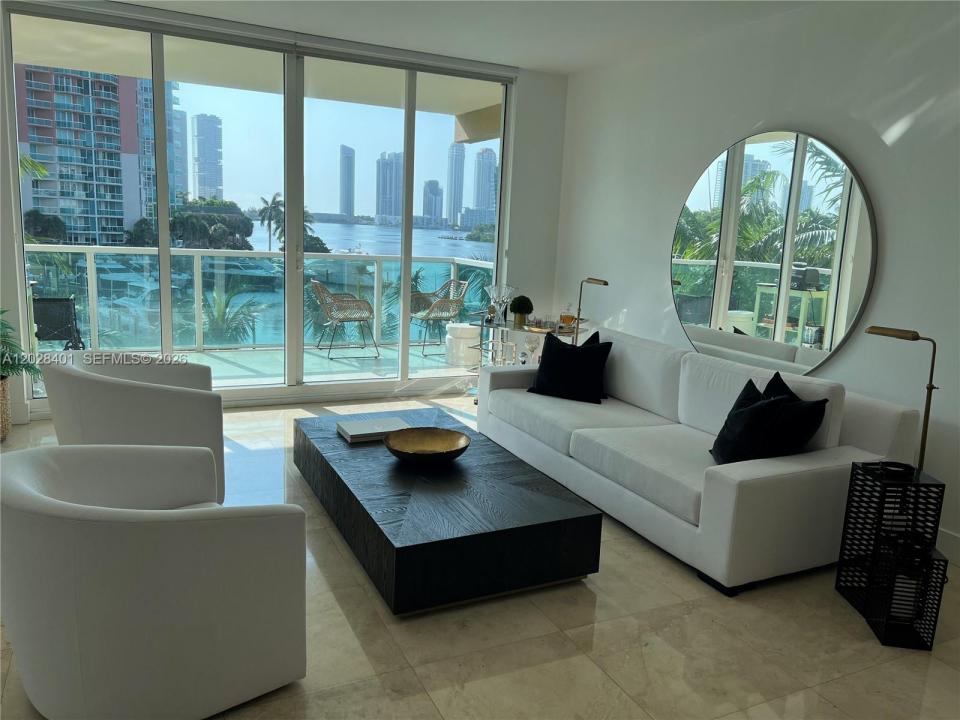 3340 NE 190th St 409, Aventura, Floride 33180, États-Unis