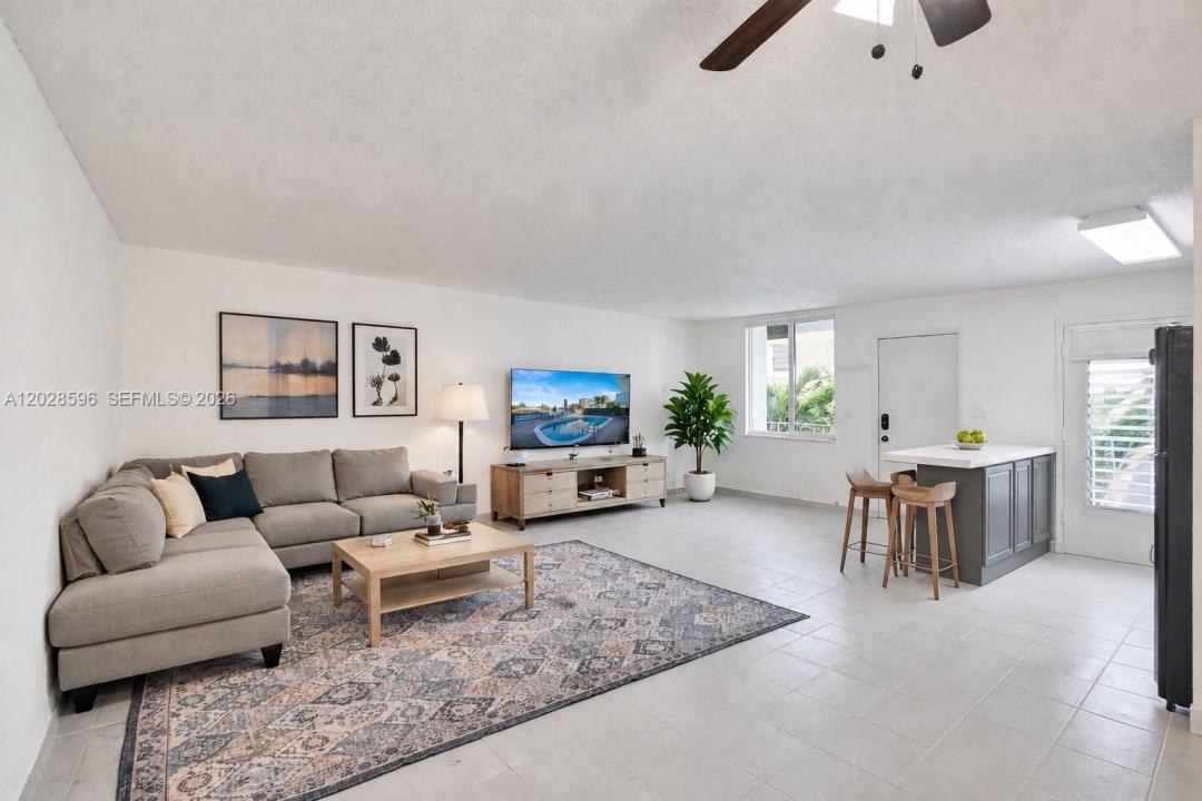 7133 Bay Dr 305, Miami Beach, Floride 33141, États-Unis