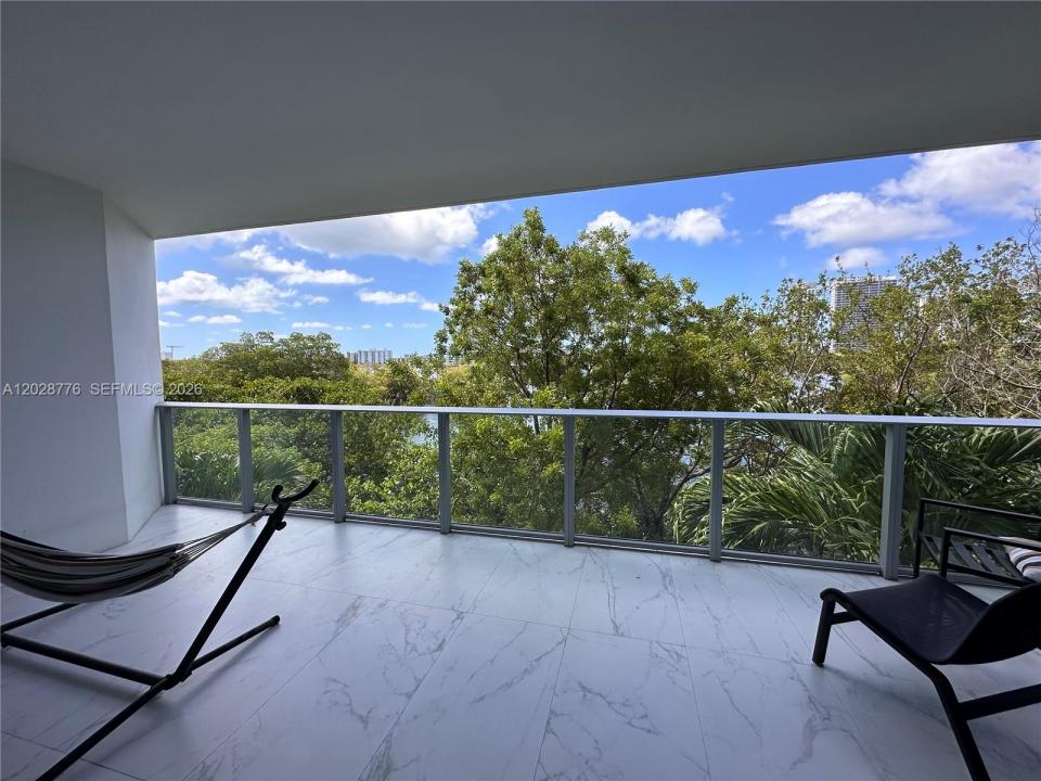 17111 Biscayne Blvd 208, North Miami Beach, Florida 33160, USA