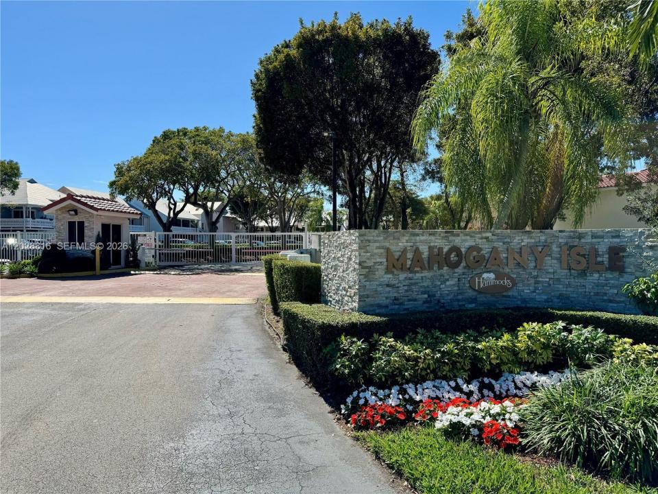 10441 Mahogany Key Cir 106, Miami, Florida 33196, USA