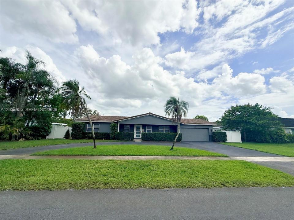 5680 SW 7th St, Plantation, Florida 33317, Amerika Birleşik Devletleri