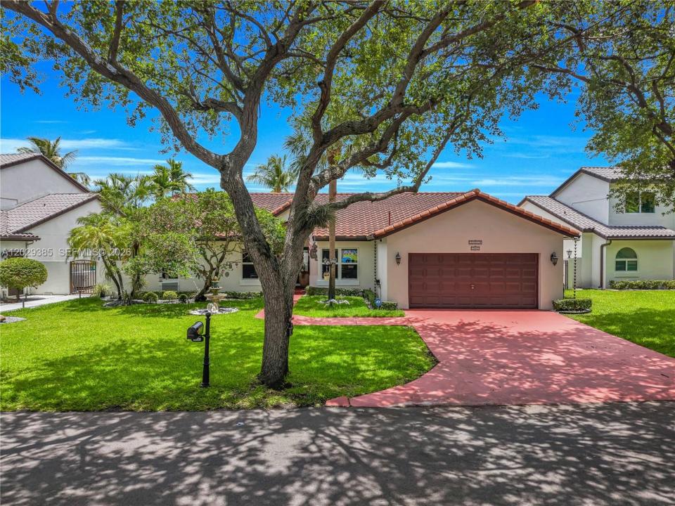19641 NW 88th Ave, Hialeah, Florida 33018, USA