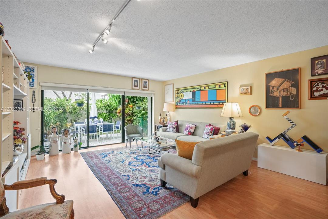 21300 San Simeon Way N5, Miami, Floride 33179, États-Unis