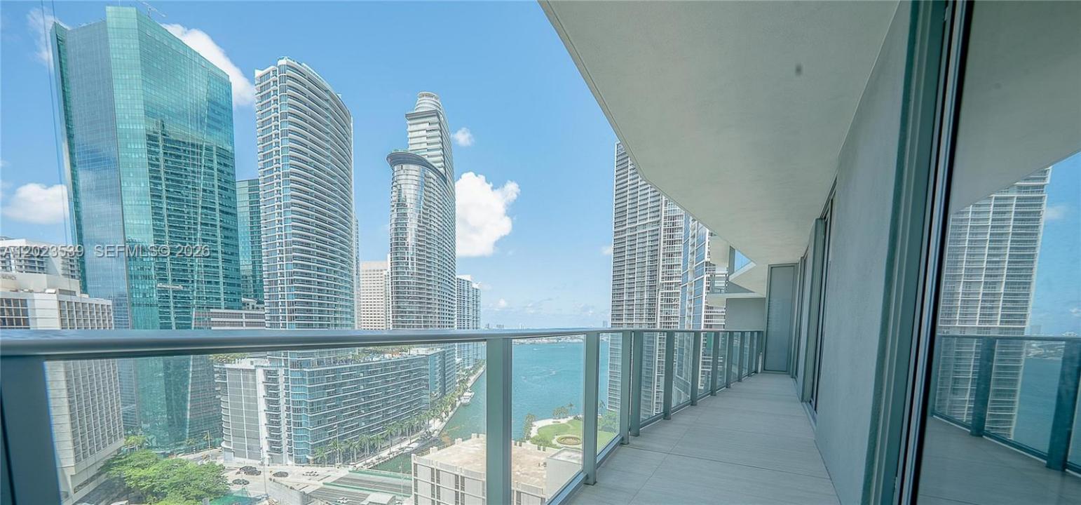 77 SE 5th St 2203, Miami, Florida 33131, USA