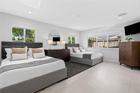 1329 Funston, Hollywood, Florida 33019, USA