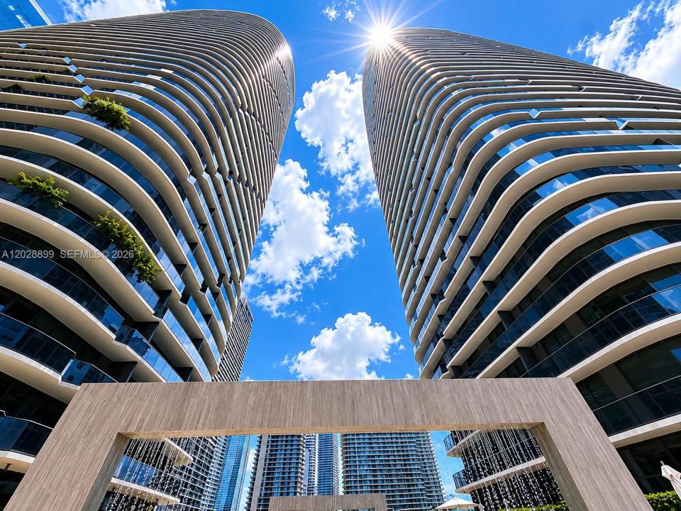45 SW 9th St 1506, Miami, Florida 33130, Stati Uniti