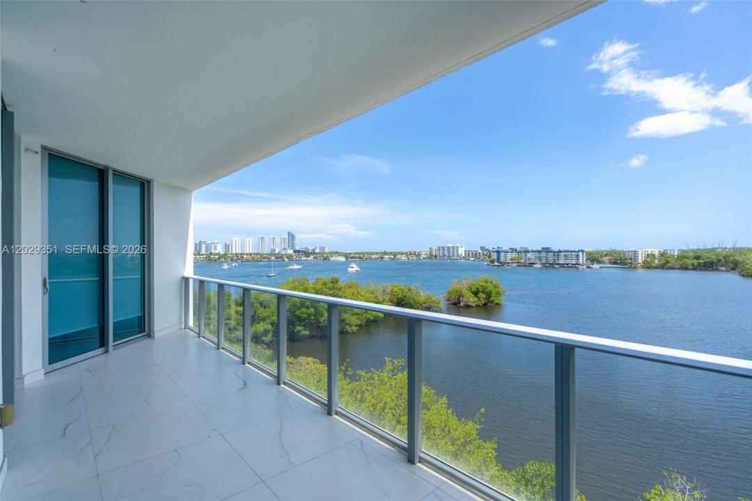 17111 BISCAYNE BL 506, North Miami Beach, Floride 33160, États-Unis