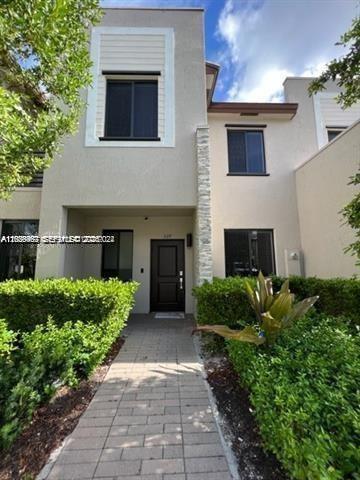 327 NE 208th Ter, Miami, Florida 33179, USA