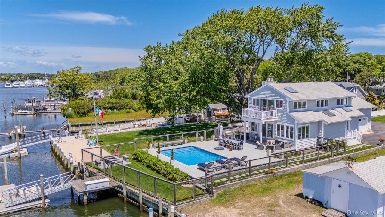 81 Beach Road, Riverhead, New York 11901