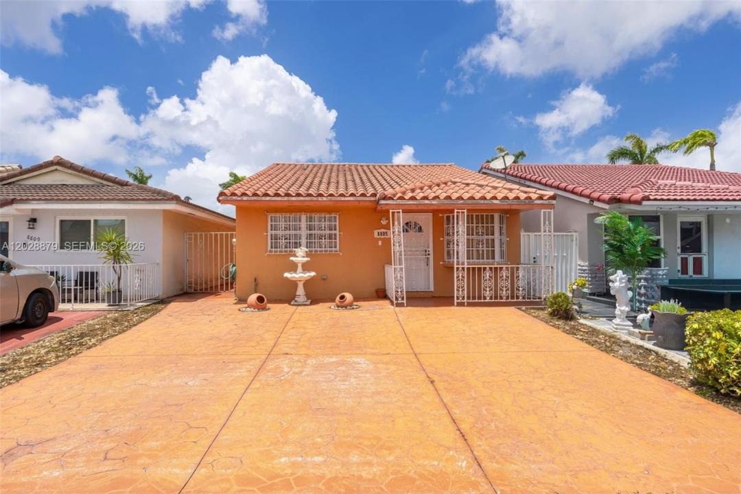 8805 NW 114th Ter, Hialeah Gardens, Florida 33018, Stati Uniti