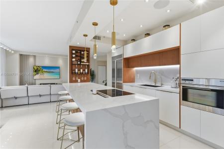 3500 Mystic Pointe Dr 104, Aventura, Florida 33180, USA