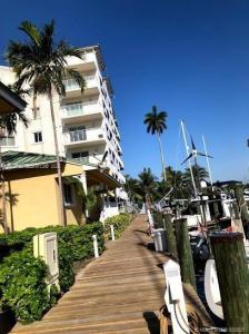 2475 NW 16 Street Road 215, Miami, Florida 33125, USA