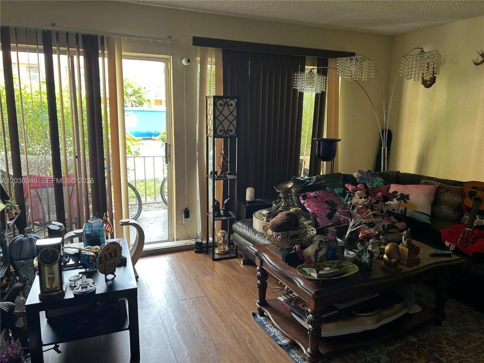 18051 NW 68th Ave K104, Hialeah, Florida 33015, Stati Uniti