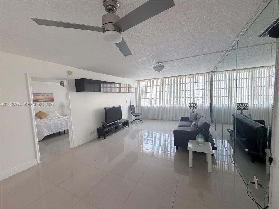 1825 S Ocean Dr 611, Hallandale Beach, Floride 33009, États-Unis