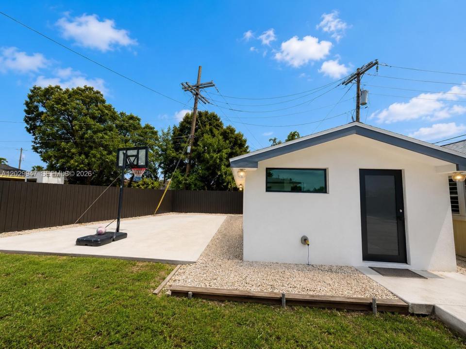 5350 NW 174th Dr, Miami Gardens, Floryda 33055, USA