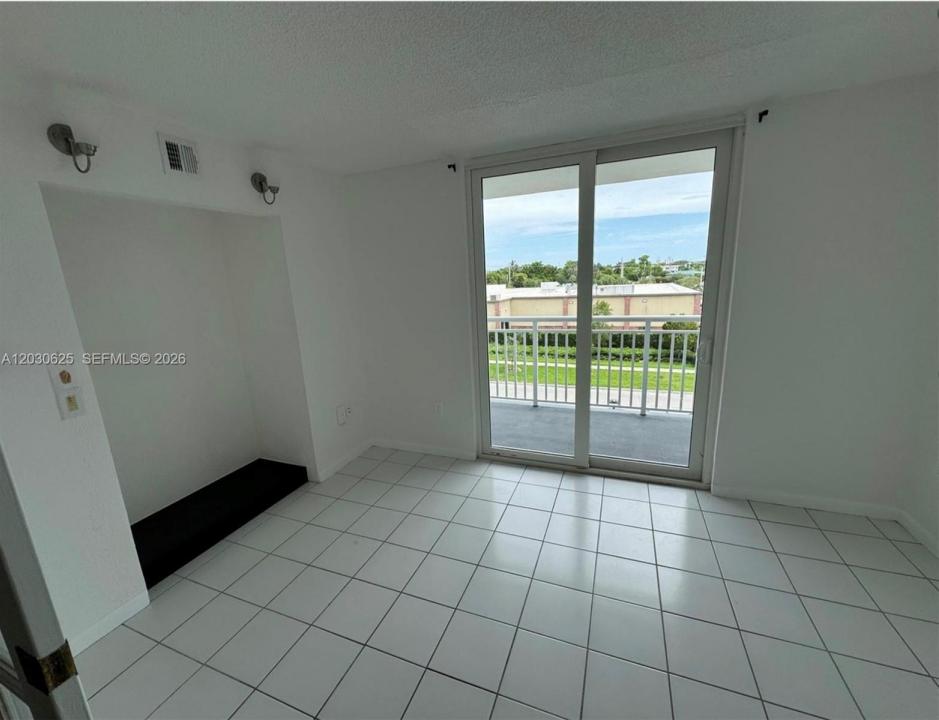 1251 NE 108th St 409, Miami, Floride 33161, États-Unis
