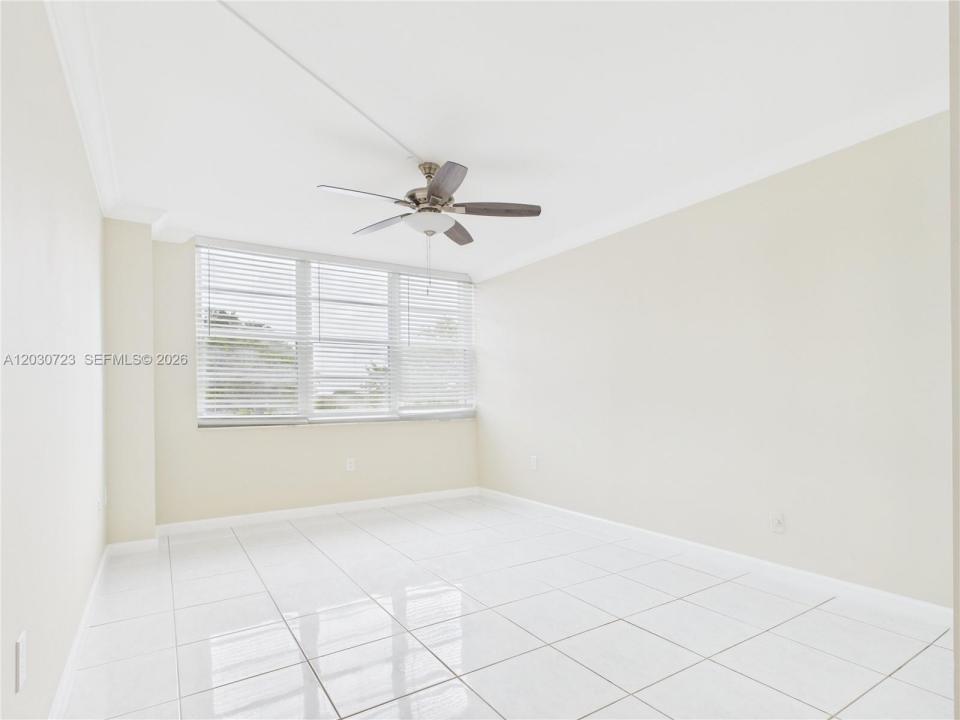 1300 St Charles Pl 303, Pembroke Pines, Floride 33026, États-Unis