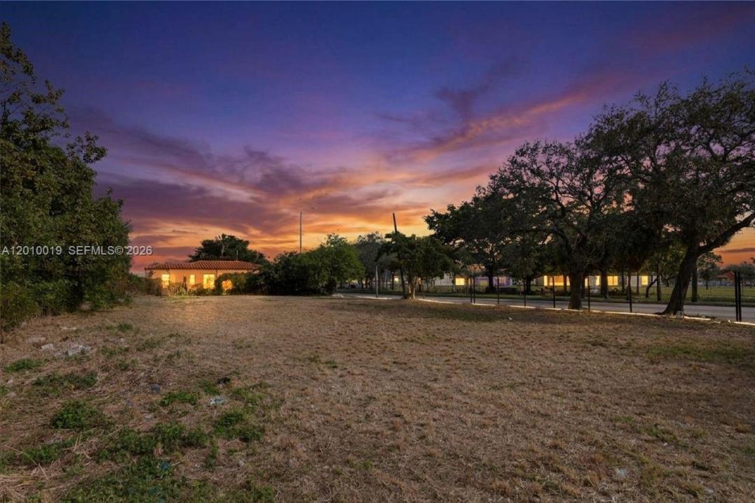 1765 NW 62nd St, Miami, Florida 33147, USA