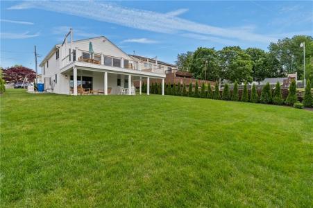 76 Warren Avenue, Middletown, Rhode Island 02842, USA
