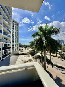 3140 S Ocean Dr 310, Hallandale Beach, Florida 33009, USA
