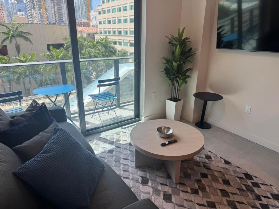 121 NE 5th St 2102, Miami, Florida 33132, USA