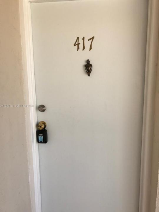 5505 NW 7th St W417, Miami, Floride 33126, États-Unis
