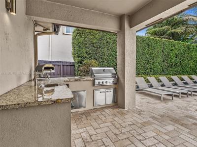 8052 NW 161st Ter, Miami Lakes, Florida 33016