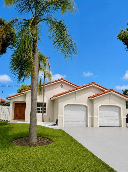 18145 NW 61st Ave, Hialeah, Florida 33015, USA