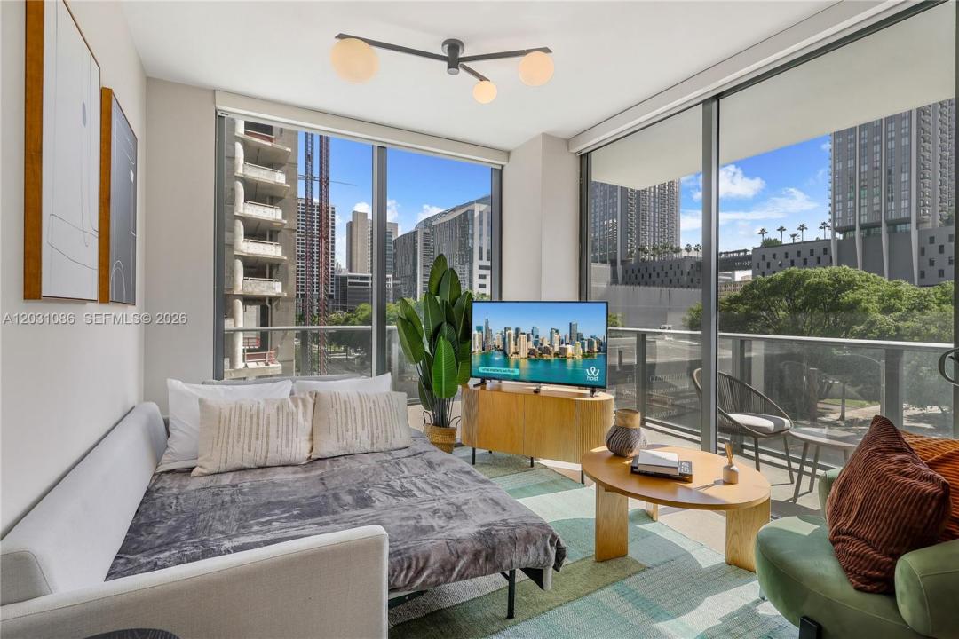 11 NE 6th St 301, Miami, Floride 33132, États-Unis