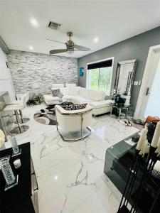 920 NE 108th St 0, Biscayne Park, Florida 33161, Amerika Birleşik Devletleri