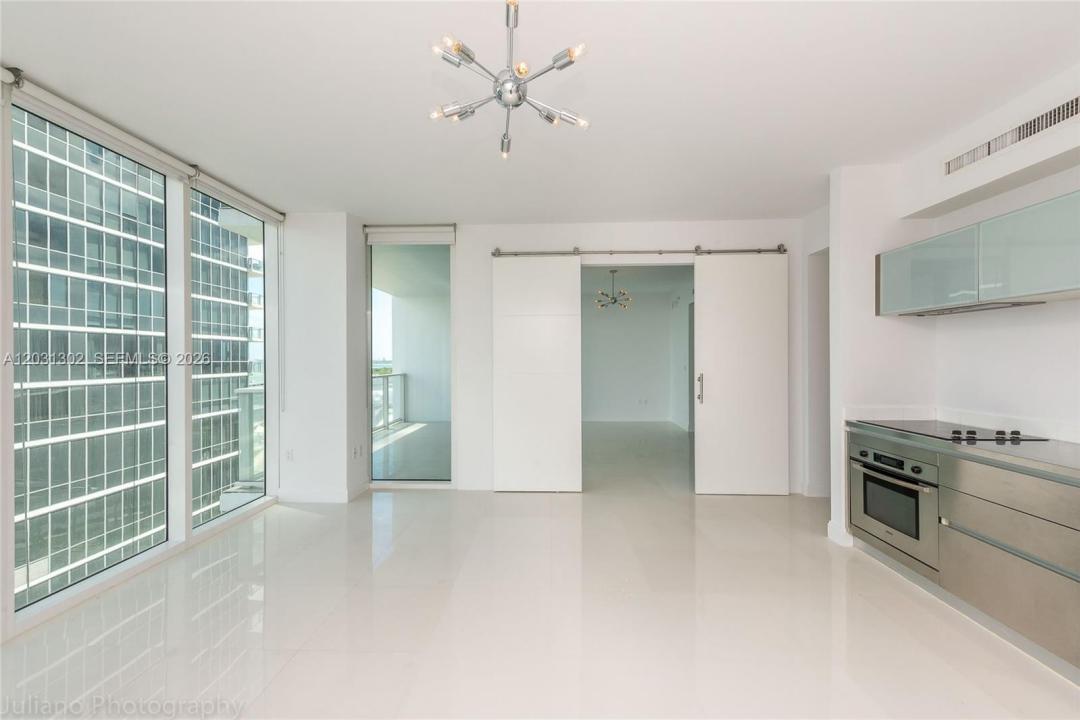 1040 Biscayne Blvd 1205, Miami, Floryda 33132, USA