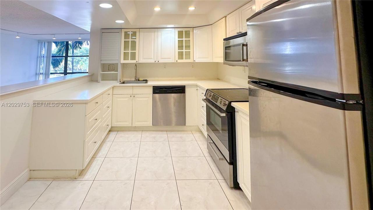 800 Parkview Dr 323, Hallandale Beach, Florida 33009, Stati Uniti