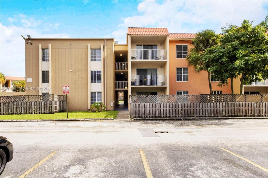 5201 Geneva Way 211, Doral, Florida 33166, Stati Uniti