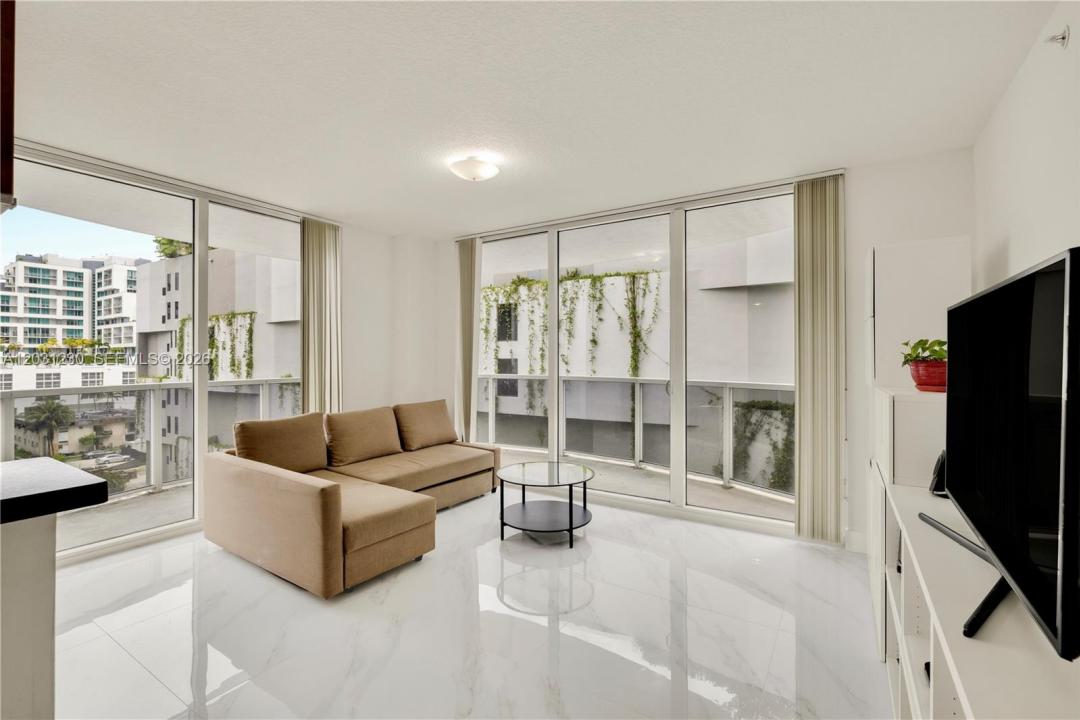 601 NE 23rd St 706, Miami, Florida 33137, USA